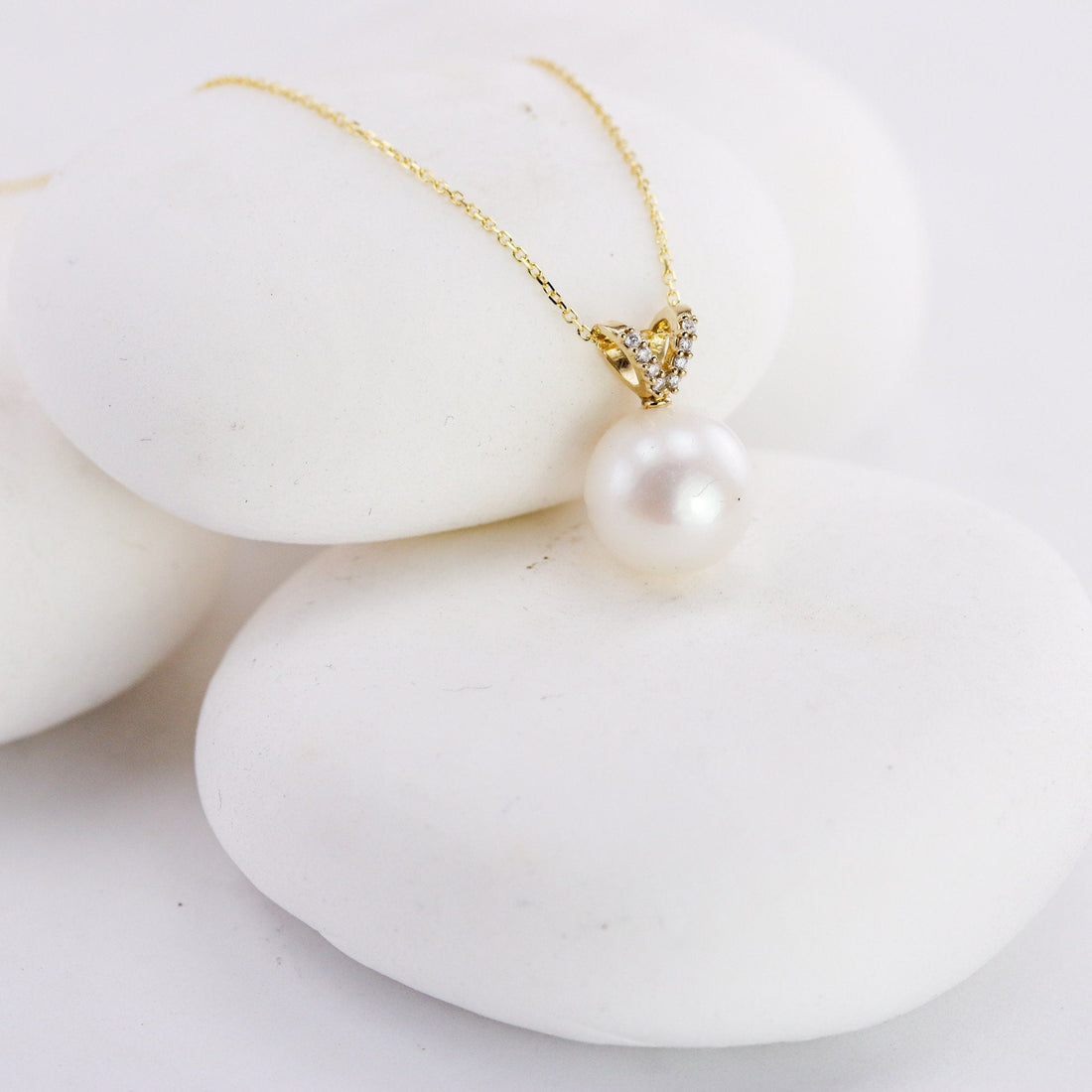 14K Diamond Pearl Necklace