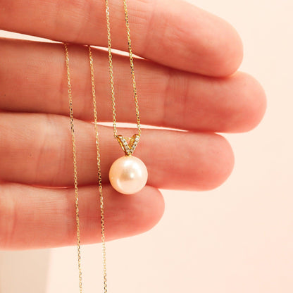 14K Diamond Pearl Necklace