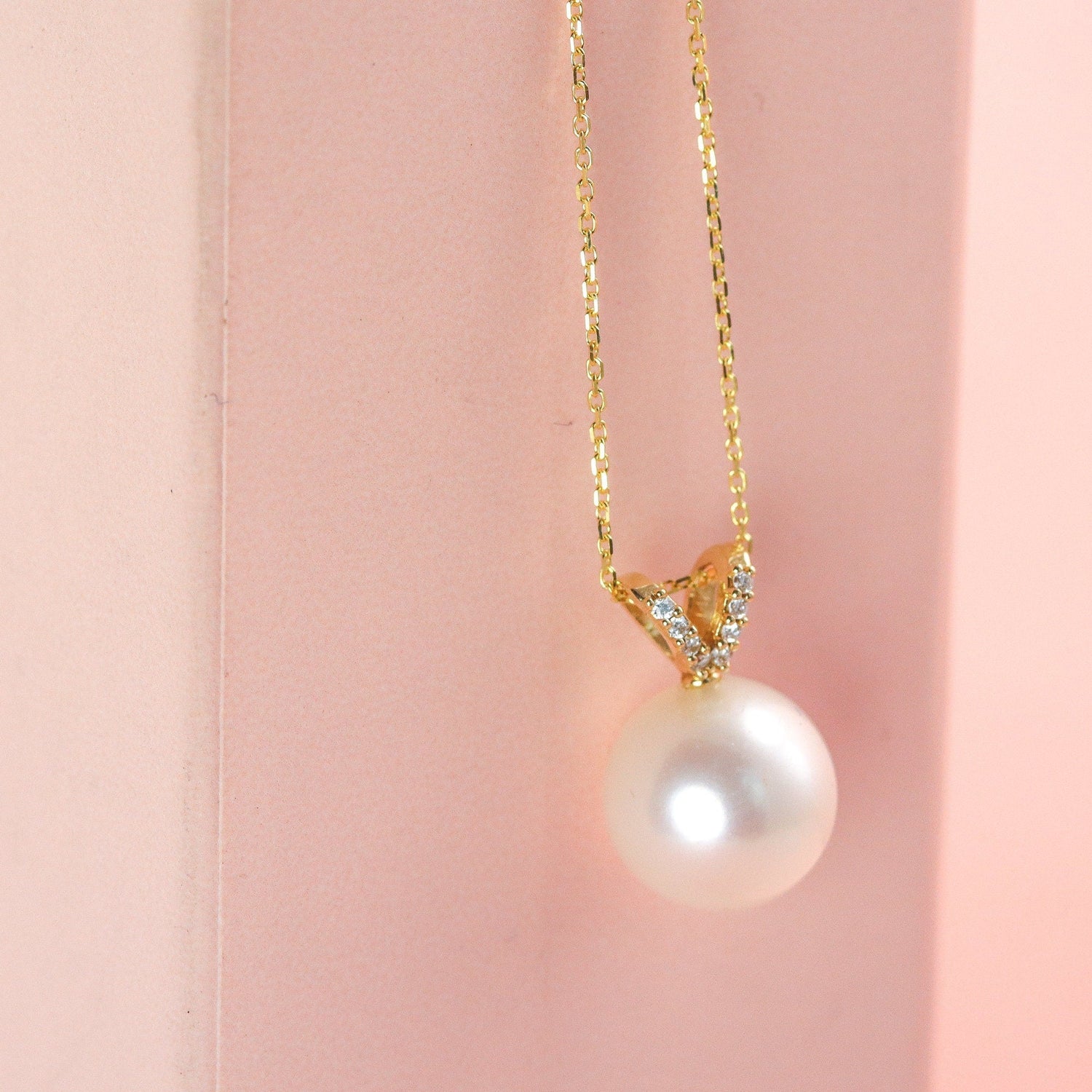 14K Diamond Pearl Necklace