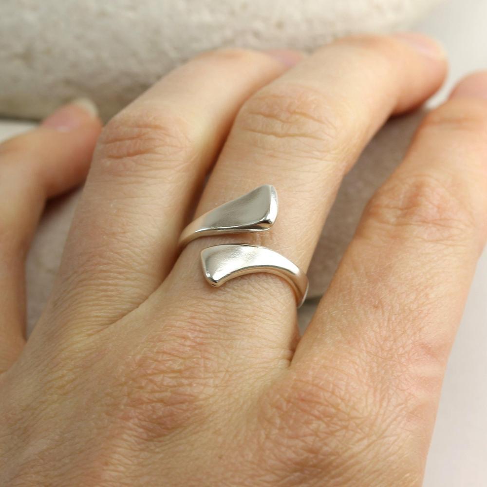 Smooth Silver Ribbon Ring