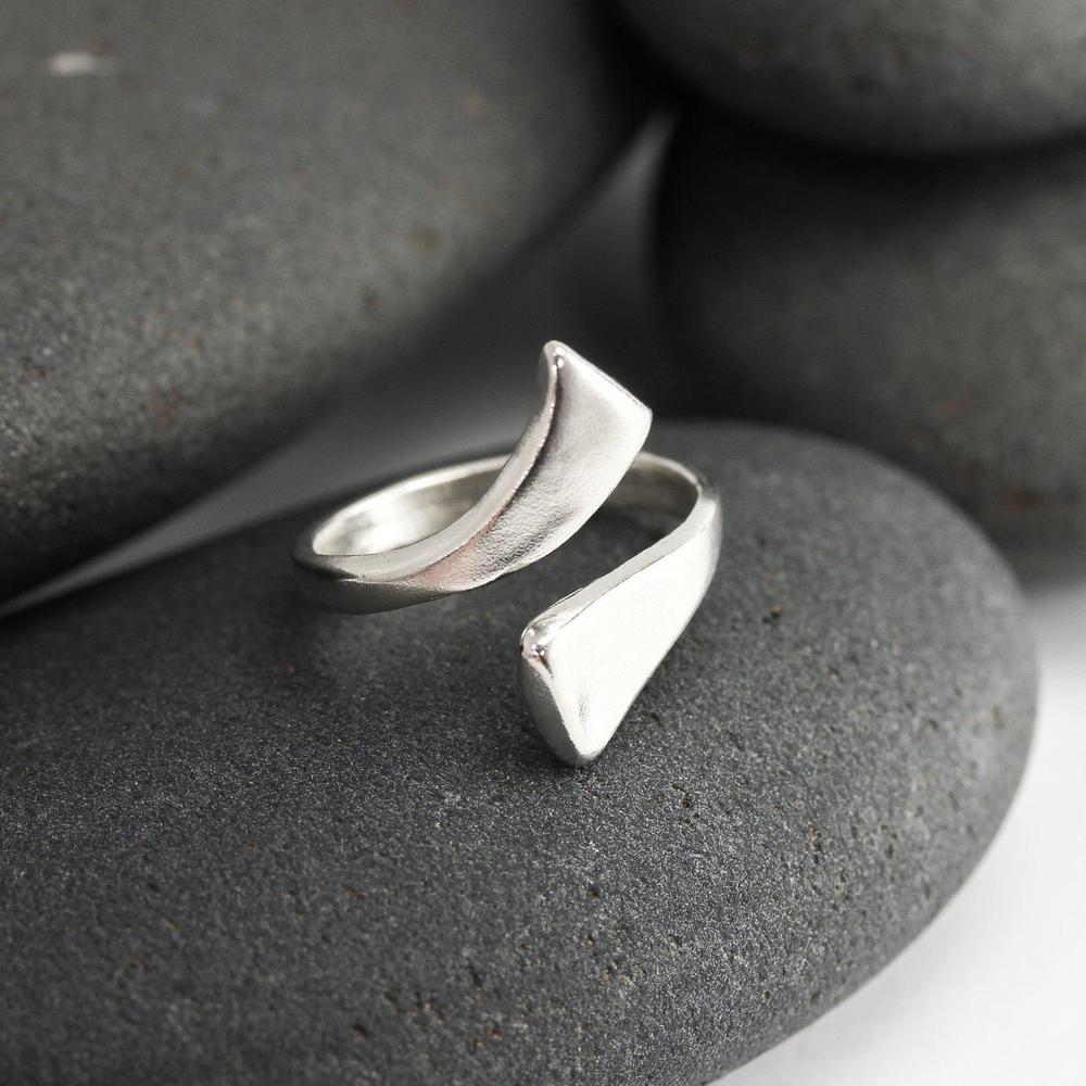 Smooth Silver Ribbon Ring